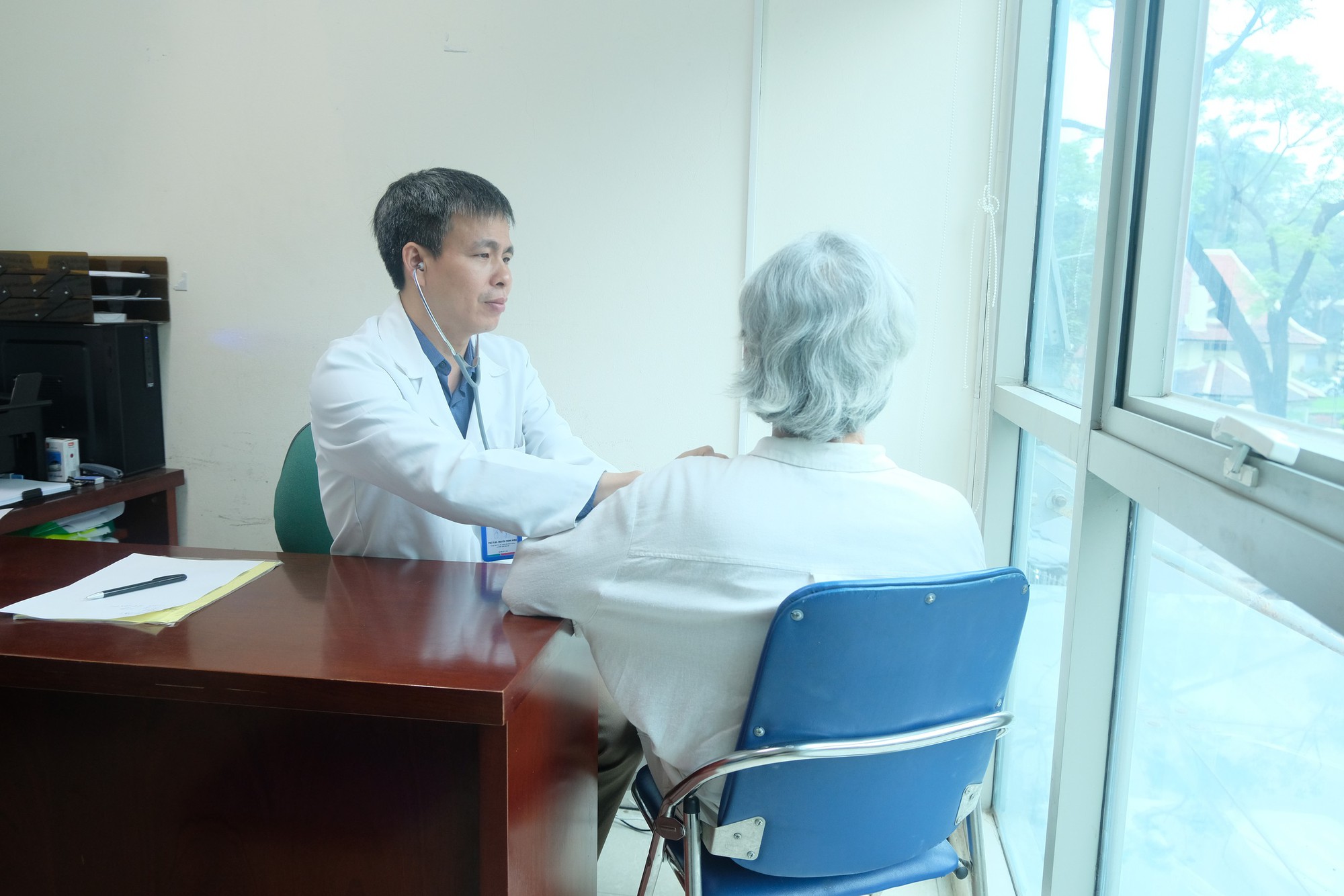 Giữa ma trận th&ocirc;ng tin y tế tr&ecirc;n mạng, người d&acirc;n cần một nơi để tin - Ảnh 2.