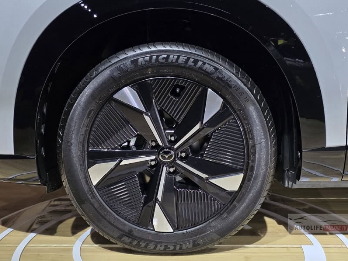 SUV điện Mazda cx - 6 e sang trọng với gi&aacute; chỉ 970 triệu đồng tại thị trường Th&aacute;i Lan - Ảnh 5.