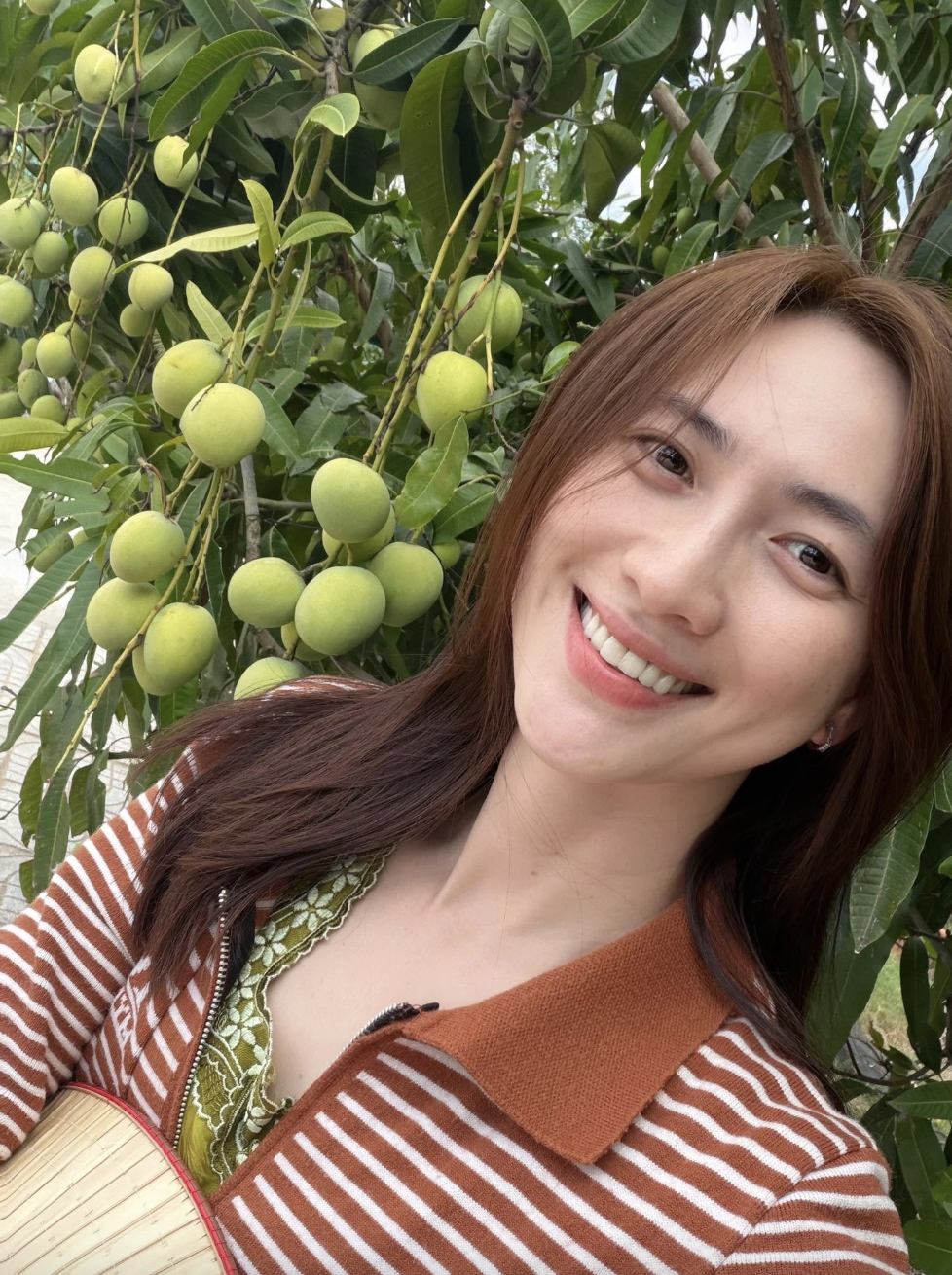Nữ diễn vi&ecirc;n Phương Anh Đ&agrave;o g&acirc;y ch&uacute; &yacute; với mặt mộc tại sao nhập ngũ 2024 - Ảnh 9.