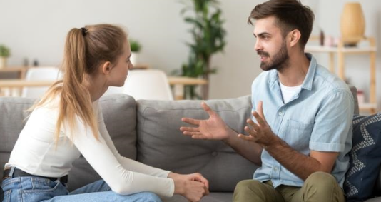 Lỗi giao tiếp trong h&ocirc;n nh&acirc;n khiến cuộc sống trở n&ecirc;n lạnh nhạt hơn - Ảnh 2.