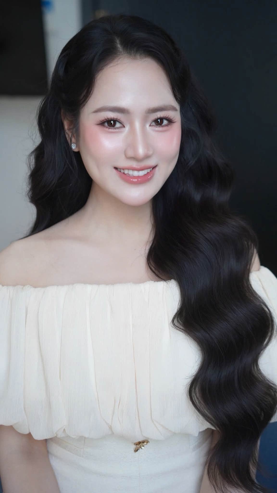 NSND Thanh Lam xinh đẹp b&ecirc;n chồng , Emoura Phạm tỏa s&aacute;ng tại Miss Grand 2026 - Ảnh 8.