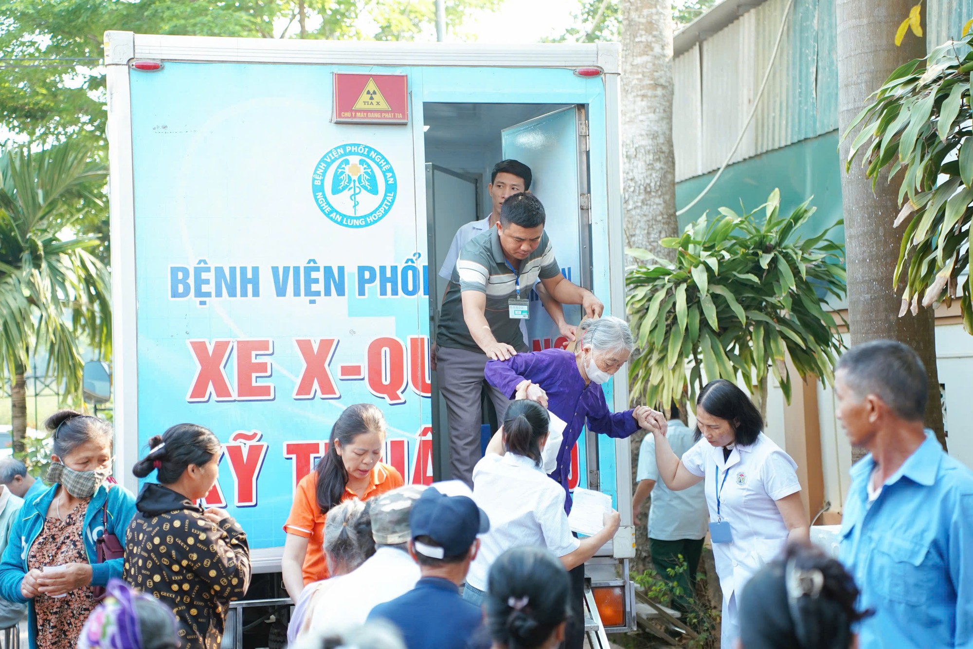 Nhịp cầu 65 năm B&aacute;o Sức khỏe v&agrave; Đời sống: Từ trang b&aacute;o đến m&ugrave;a xu&acirc;n tr&ecirc;n rẻo cao - Ảnh 11.