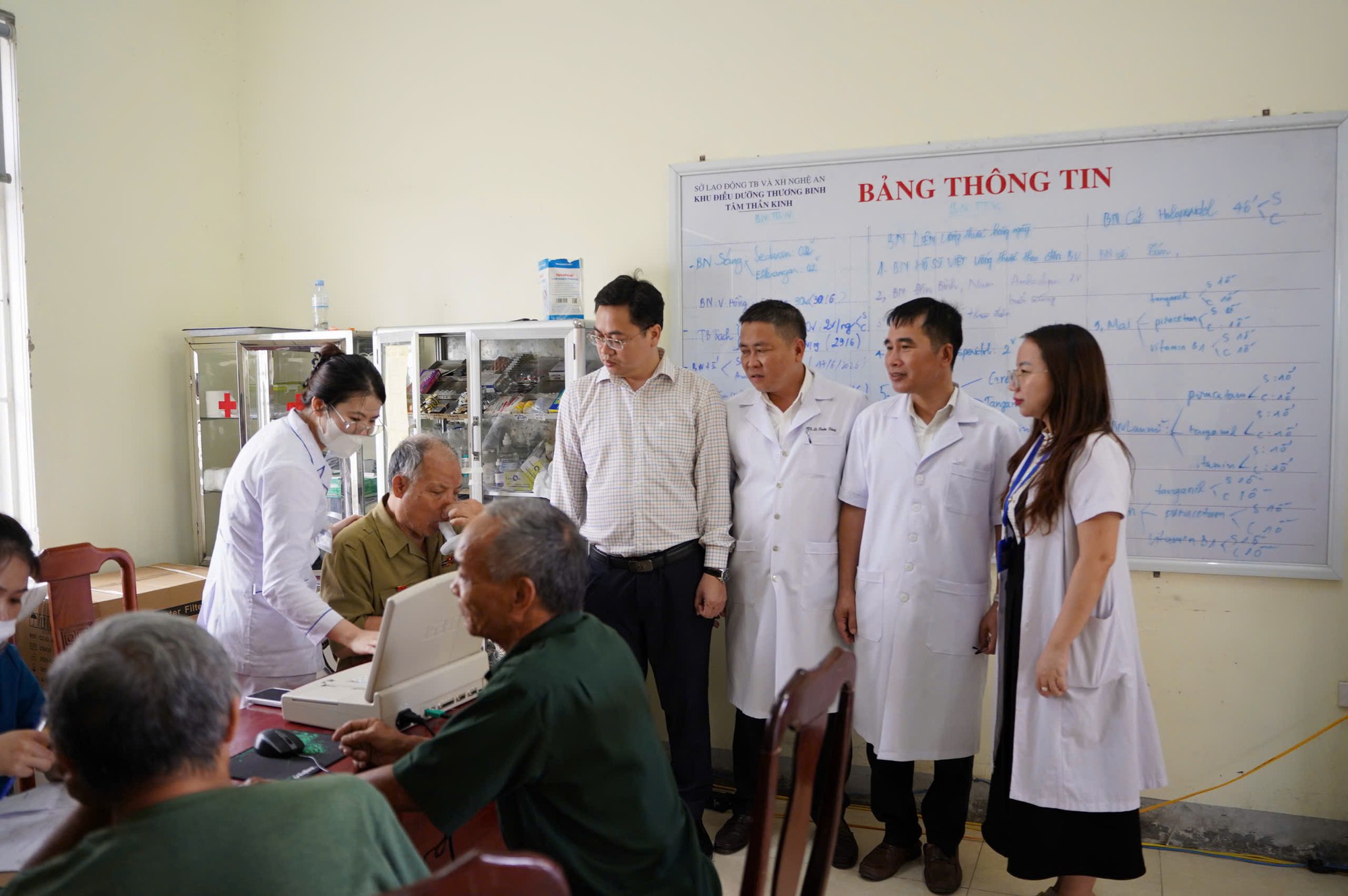 Nhịp cầu 65 năm B&aacute;o Sức khỏe v&agrave; Đời sống: Từ trang b&aacute;o đến m&ugrave;a xu&acirc;n tr&ecirc;n rẻo cao - Ảnh 10.