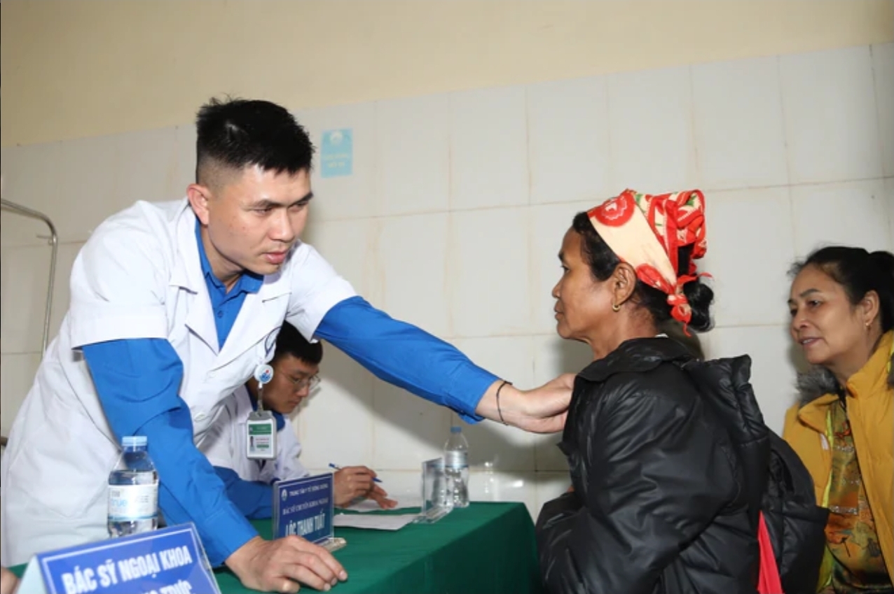 Nhịp cầu 65 năm B&aacute;o Sức khỏe v&agrave; Đời sống: Từ trang b&aacute;o đến m&ugrave;a xu&acirc;n tr&ecirc;n rẻo cao - Ảnh 15.