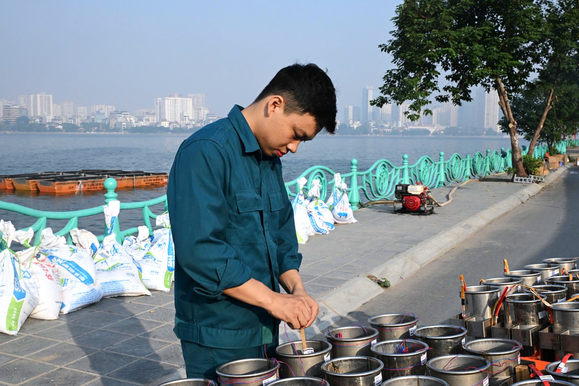 H&agrave; Nội chuẩn bị cho M&agrave;n tr&igrave;nh diễn ph&aacute;o hoa kỷ niệm Giải ph&oacute;ng Thủ đ&ocirc; 10 / 10 - Ảnh 2.