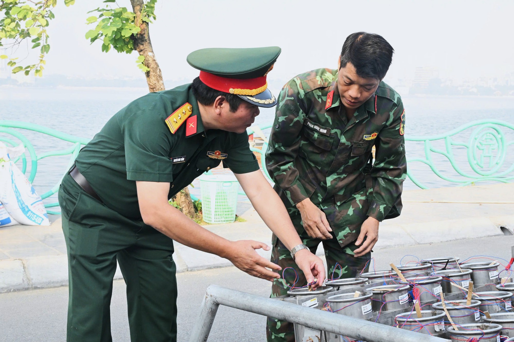 H&agrave; Nội chuẩn bị cho M&agrave;n tr&igrave;nh diễn ph&aacute;o hoa kỷ niệm Giải ph&oacute;ng Thủ đ&ocirc; 10 / 10 - Ảnh 3.