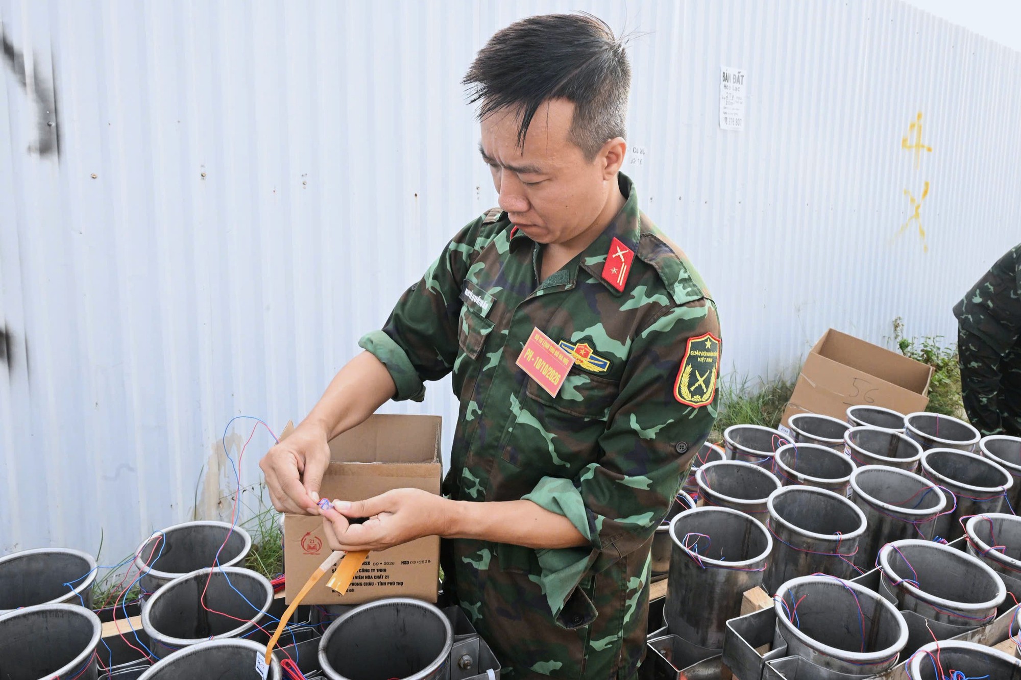 H&agrave; Nội chuẩn bị cho M&agrave;n tr&igrave;nh diễn ph&aacute;o hoa kỷ niệm Giải ph&oacute;ng Thủ đ&ocirc; 10 / 10 - Ảnh 14.