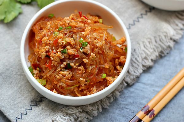 Miến c&oacute; thực sự l&agrave; lựa chọn tốt cho bữa ăn? 4 điều n&ecirc;n biết trước khi sử dụng - Ảnh 3.