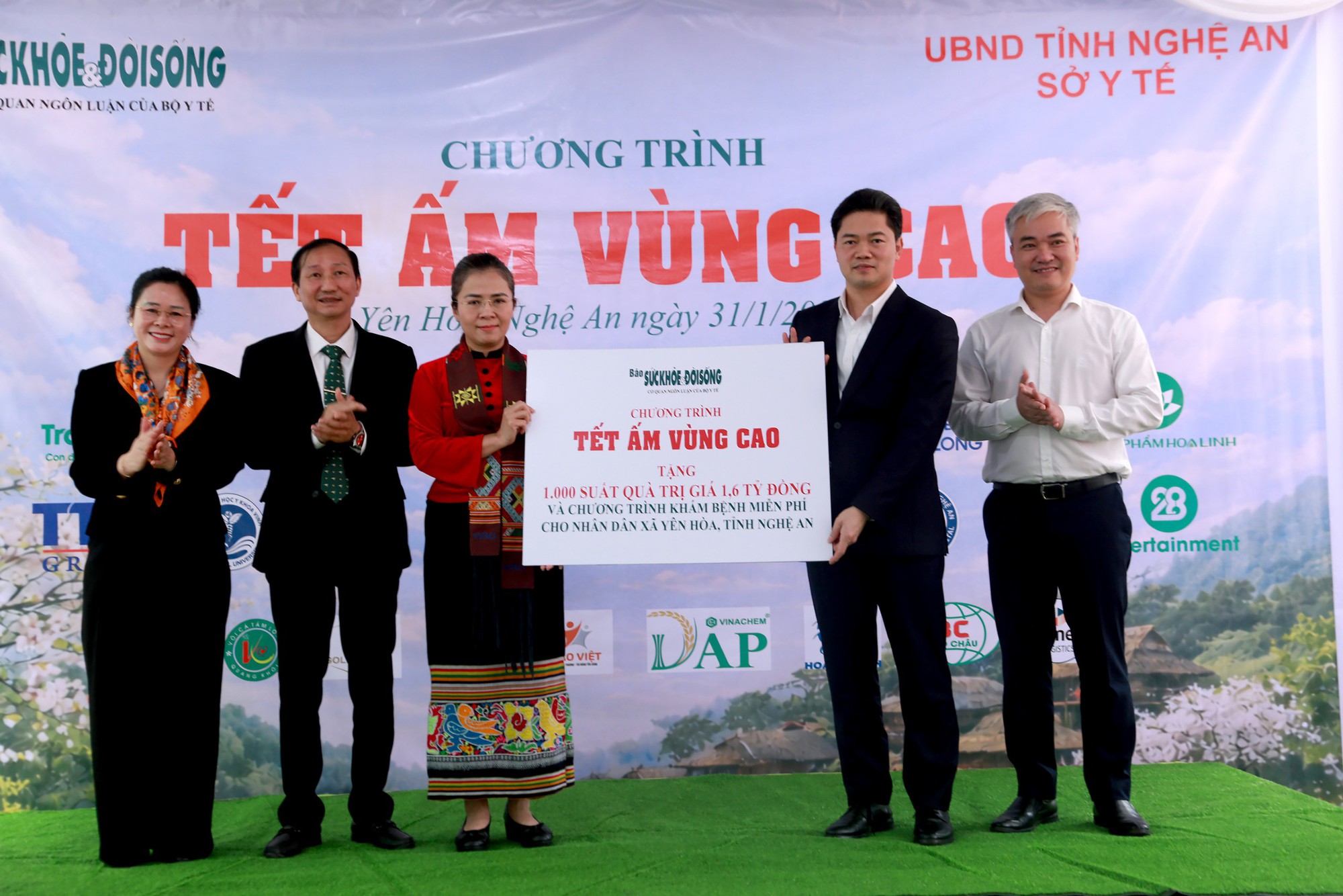 Nhịp cầu 65 năm B&aacute;o Sức khỏe v&agrave; Đời sống: Từ trang b&aacute;o đến m&ugrave;a xu&acirc;n tr&ecirc;n rẻo cao - Ảnh 18.