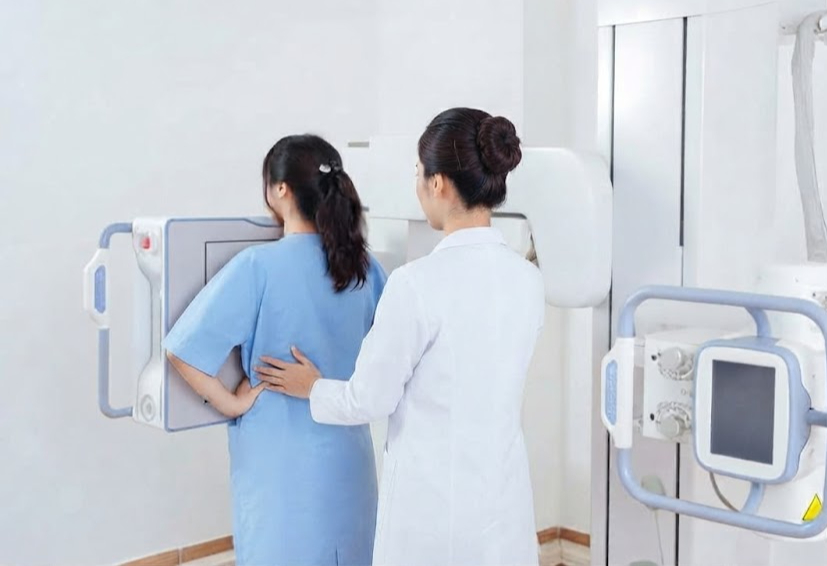 Đến độ tuổi n&agrave;o phụ nữ n&ecirc;n đi kh&aacute;m s&agrave;ng lọc ung thư v&uacute;?- Ảnh 1.
