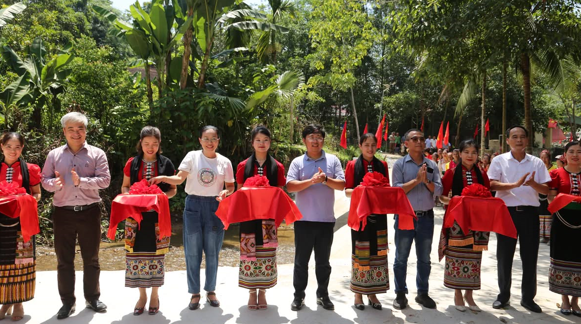 Nhịp cầu 65 năm B&aacute;o Sức khỏe v&agrave; Đời sống: Từ trang b&aacute;o đến m&ugrave;a xu&acirc;n tr&ecirc;n rẻo cao - Ảnh 22.