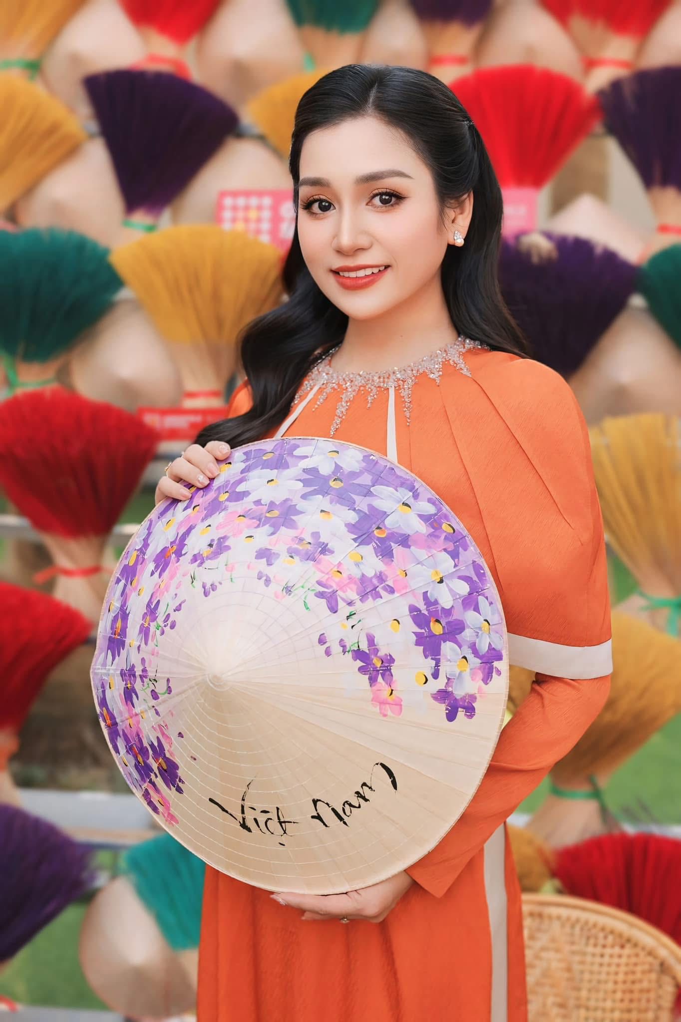 MC Thanh Mai nổi bật với &aacute;o d&agrave;i Tết truyền thống v&agrave; hiện đại năm 2026 - Ảnh 10.