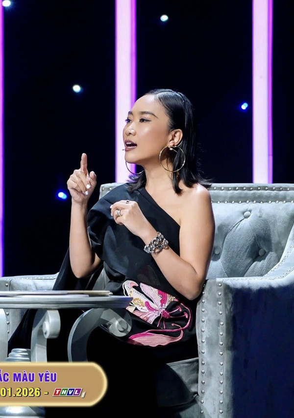 Nữ ca sĩ tuổi Ngọ lấy chồng Thụy Điển ở đời thực c&oacute; cuộc sống vi&ecirc;n m&atilde;n, tr&ograve;n đầy - Ảnh 4.