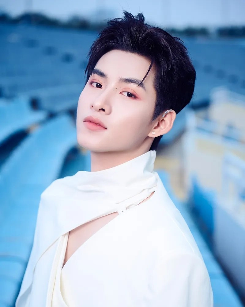 Th&uacute;y Ng&acirc;n, H&ugrave;ng Huỳnh v&agrave;o đề cử top 100 gương mặt đẹp nhất thế giới - Ảnh 2.