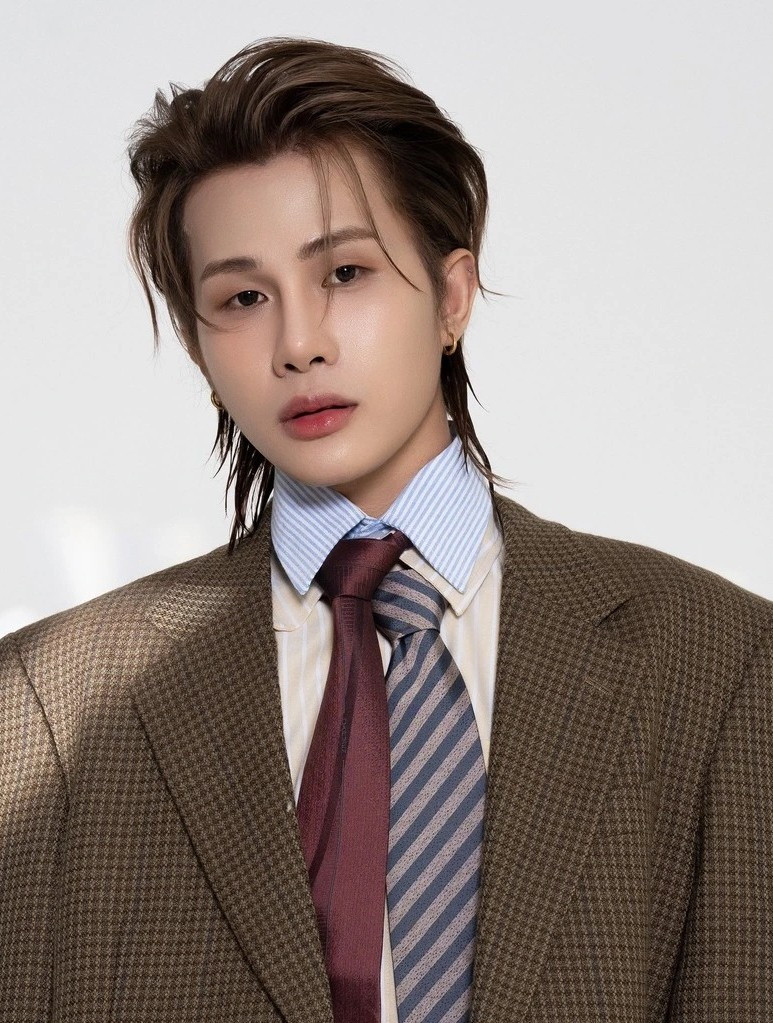 Th&uacute;y Ng&acirc;n, H&ugrave;ng Huỳnh v&agrave;o đề cử top 100 gương mặt đẹp nhất thế giới - Ảnh 1.