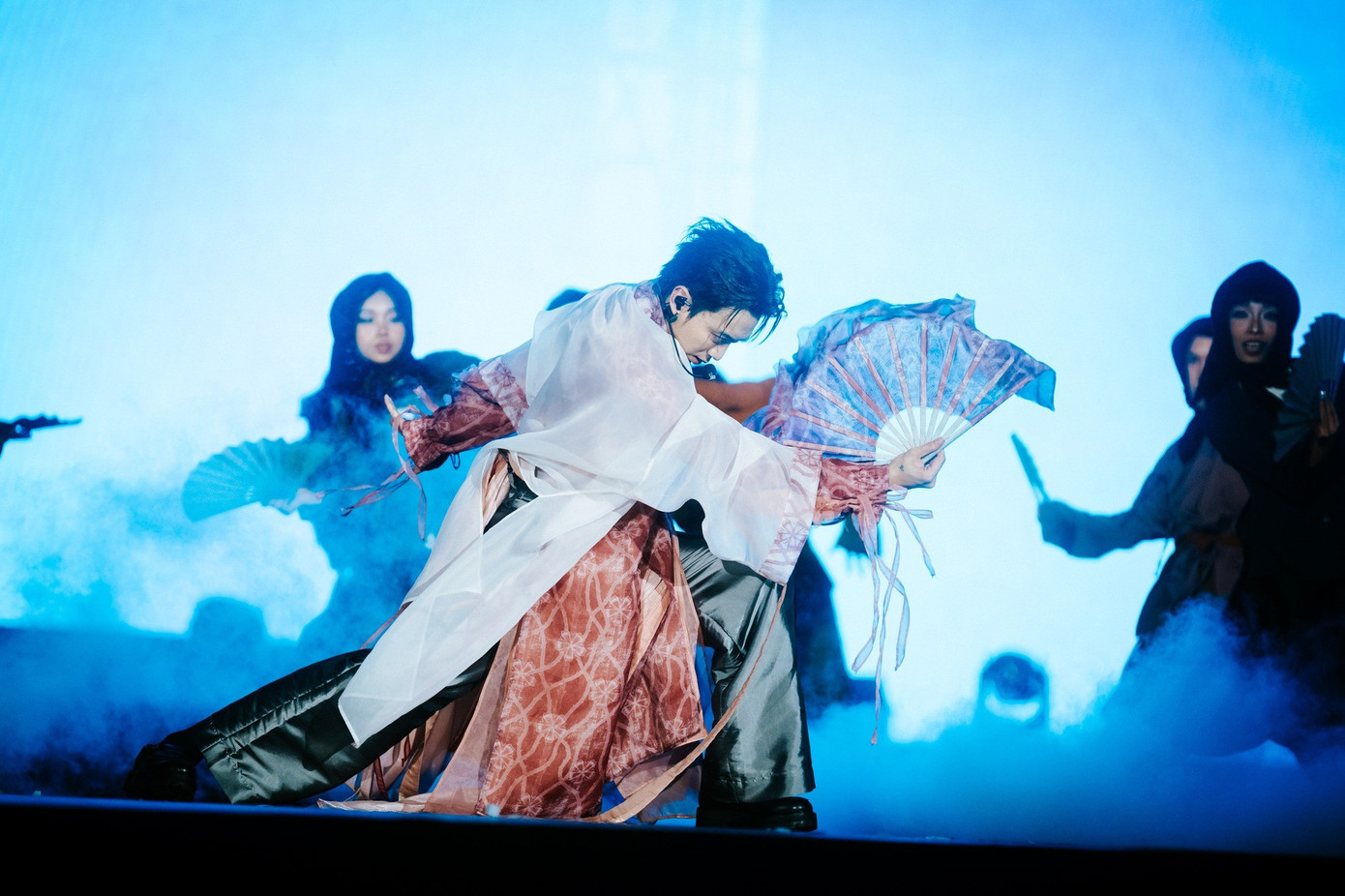 Ca sĩ Việt n&agrave;o cận kề ngưỡng c&aacute;t-x&ecirc; một tỷ đồng/show - Ảnh 14.