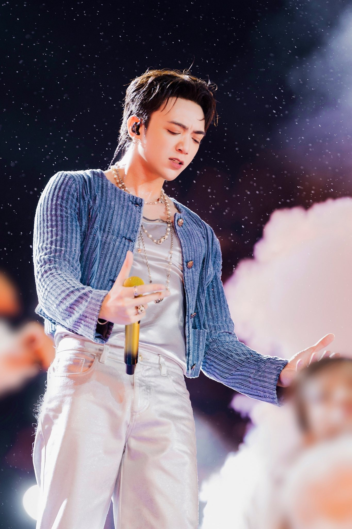 Ca sĩ Việt n&agrave;o cận kề ngưỡng c&aacute;t-x&ecirc; một tỷ đồng/show - Ảnh 2.