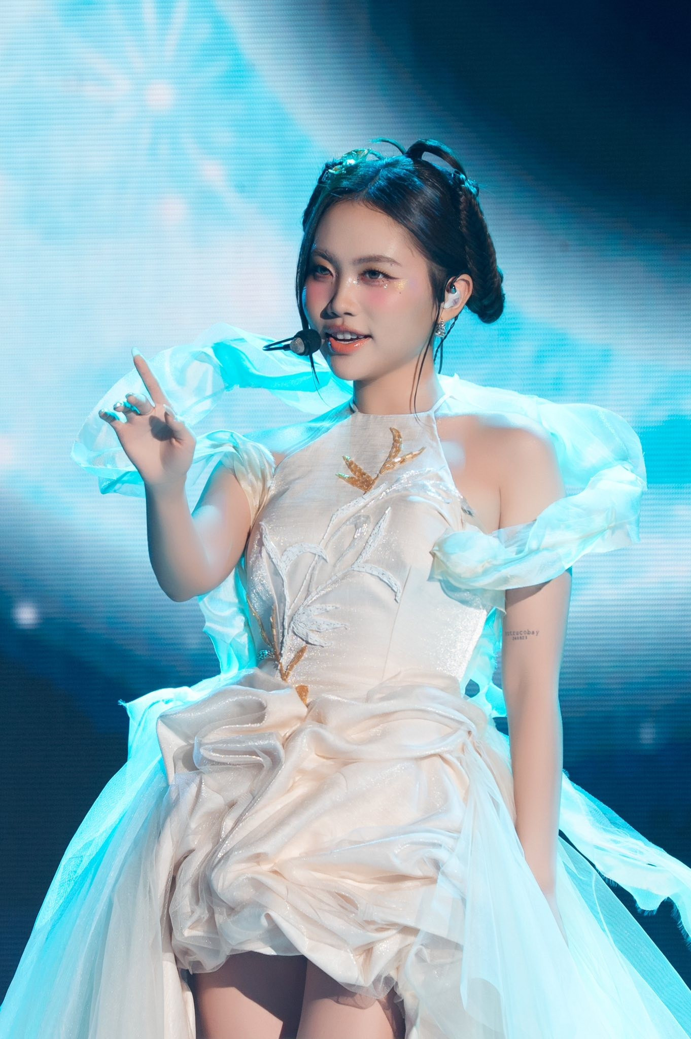 Ca sĩ Việt n&agrave;o cận kề ngưỡng c&aacute;t-x&ecirc; một tỷ đồng/show - Ảnh 5.