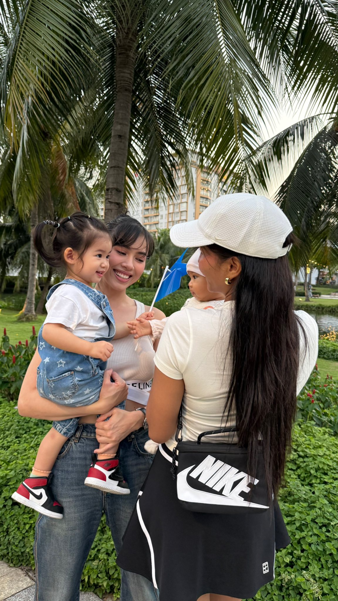 Khoảnh khắc đ&aacute;ng y&ecirc;u của con g&aacute;i H'Hen Ni&ecirc; v&agrave; Vũ Ho&agrave;ng My g&acirc;y sốt - Ảnh 4.