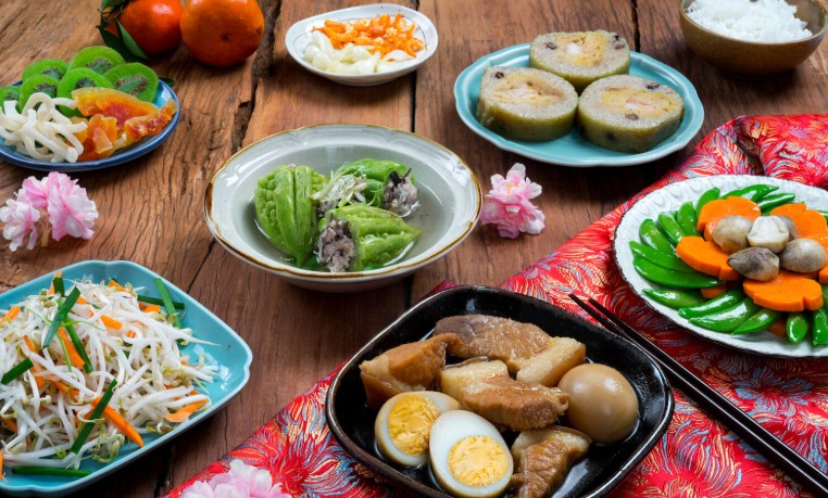 Ăn Tết lành mạnh: 6 nguyên tắc giúp giữ sức khỏe, người Việt nên áp dụng ngay - Ảnh 2.