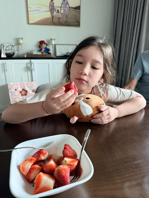 Con g&aacute;i lai T&acirc;y của H&agrave; Anh x&uacute;ng x&iacute;nh &aacute;o d&agrave;i đ&oacute;n Tết  - Ảnh 7.