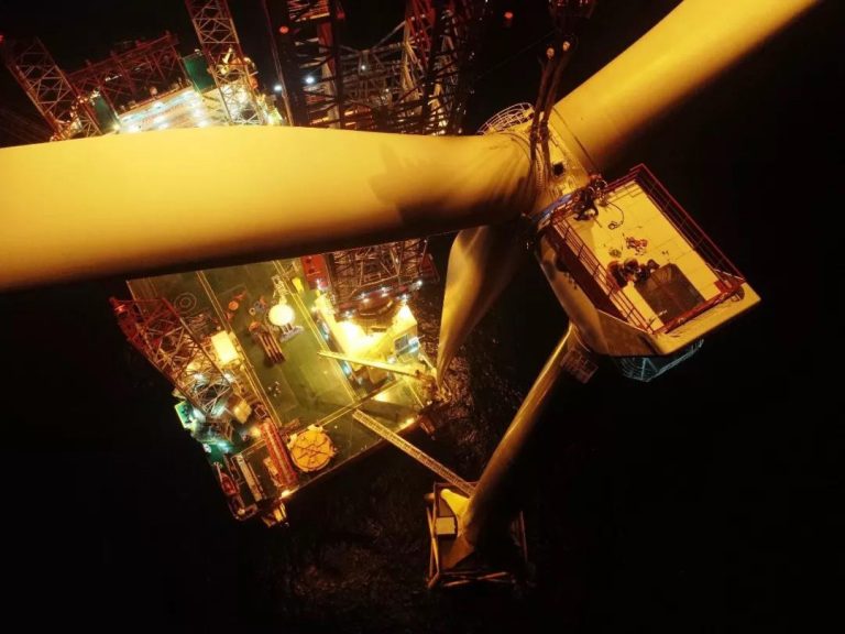 first-turbine-up-at-yangjiang-nanpeng-island-offshore-wind-farm-video-768x576-17704363568781989953687-1770682738891-1770682739020689104971.jpg