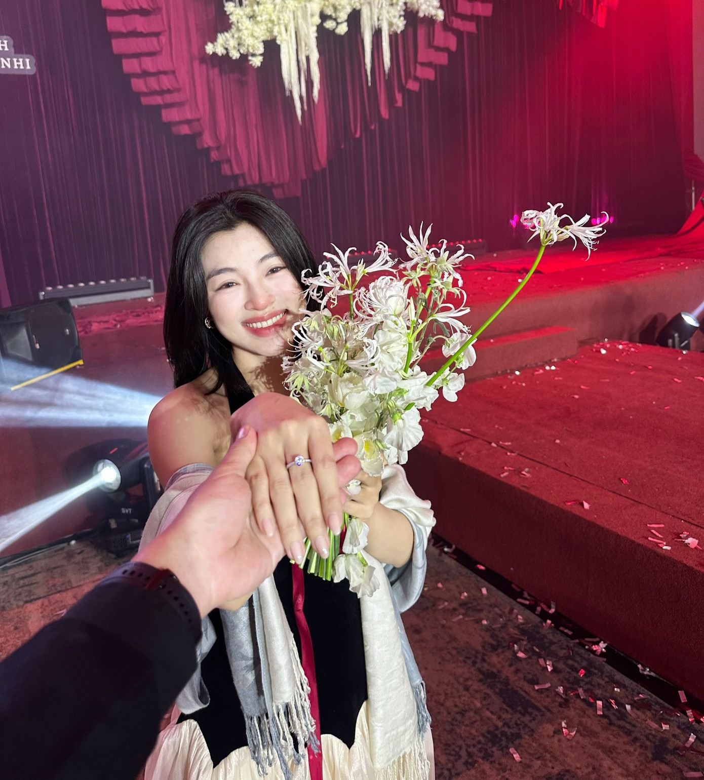 N&agrave;ng thơ 'Em v&agrave; Trịnh' được cầu h&ocirc;n - Ảnh 3.