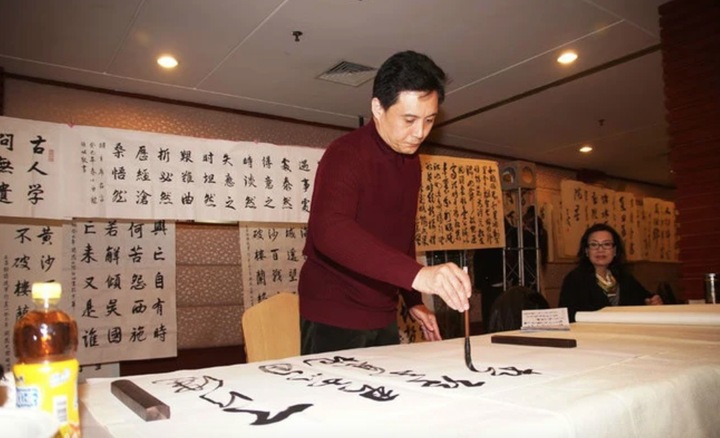 T&agrave;i tử nhận c&aacute;t-x&ecirc; cao nhất T&acirc;y du k&yacute;: Sang Mỹ đ&oacute;ng phim, giờ b&aacute;n thịt mưu sinh - Ảnh 3.