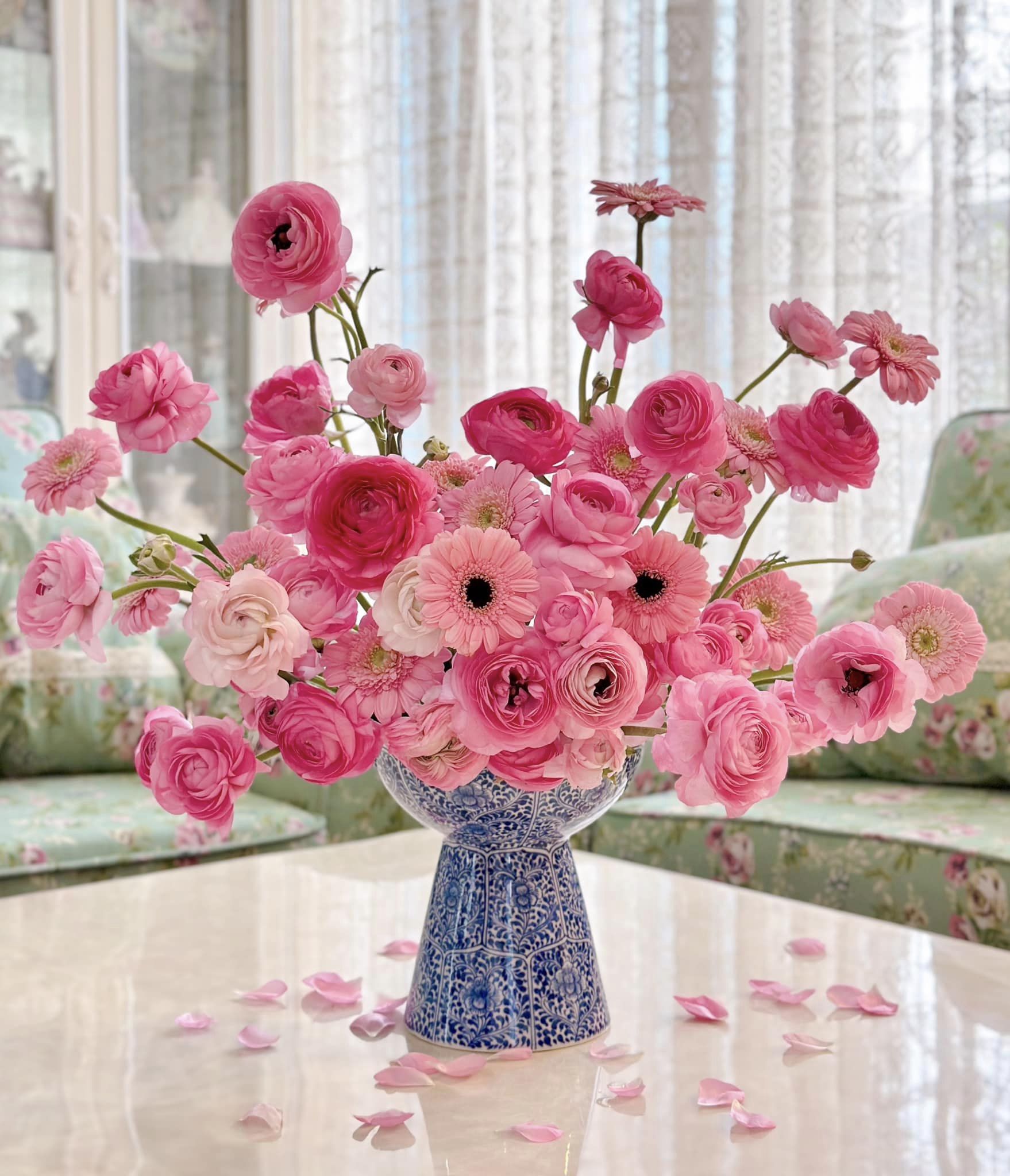 Lo&agrave;i hoa 'ngh&igrave;n lớp' Hoa hậu Đỗ H&agrave; cắm Tết n&agrave;y c&oacute; g&igrave; đặc biệt? - Ảnh 4.