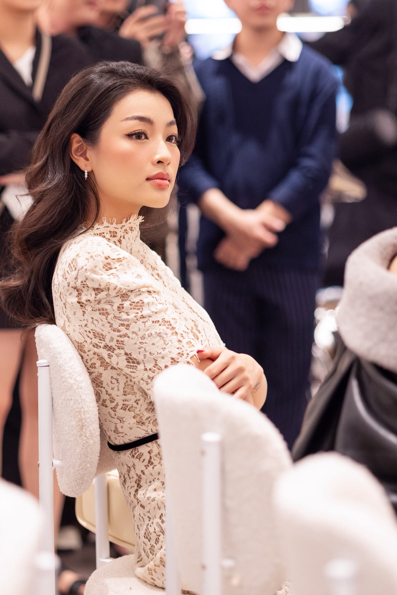 Lan Thy v&agrave; Dustin Ti&ecirc;u: N&agrave;ng thơ ' Em v&agrave; Trịnh ' nhận lời cầu h&ocirc;n bất ngờ - Ảnh 11.