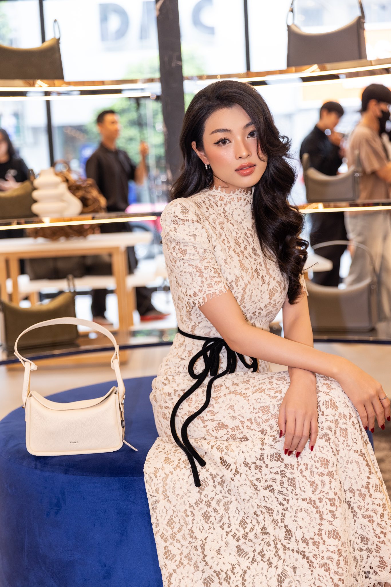 Lan Thy v&agrave; Dustin Ti&ecirc;u: N&agrave;ng thơ ' Em v&agrave; Trịnh ' nhận lời cầu h&ocirc;n bất ngờ - Ảnh 10.