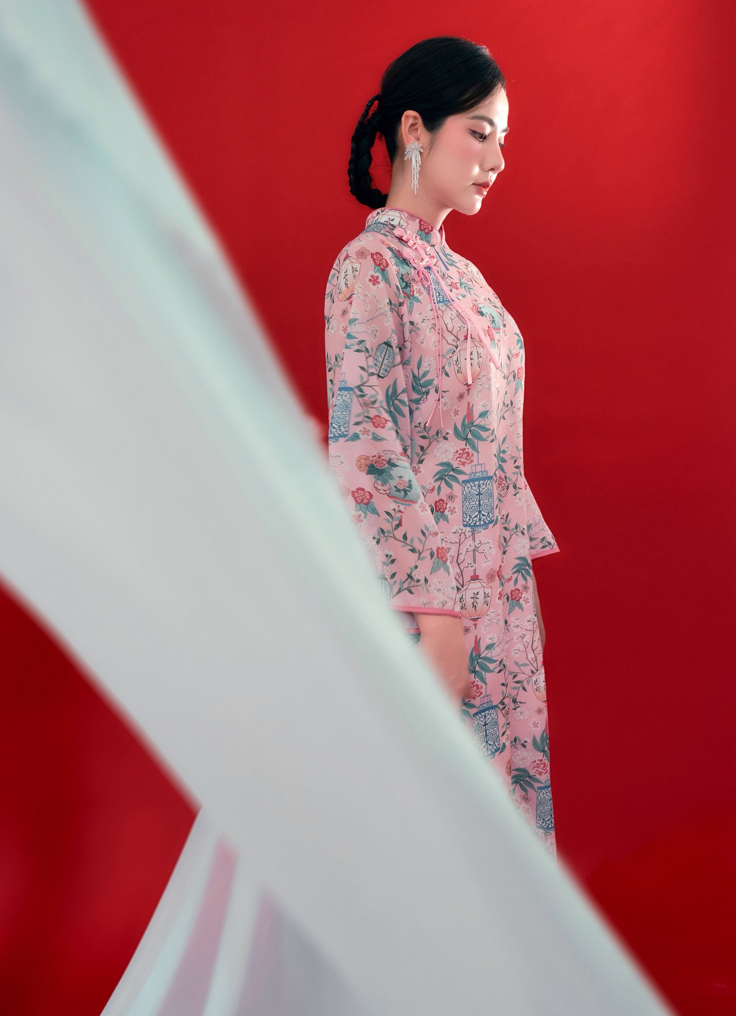 Diện &aacute;o d&agrave;i hồng pastel như Huyền Lizzie cho Tết 2026 đầy phong c&aacute;ch - Ảnh 7.