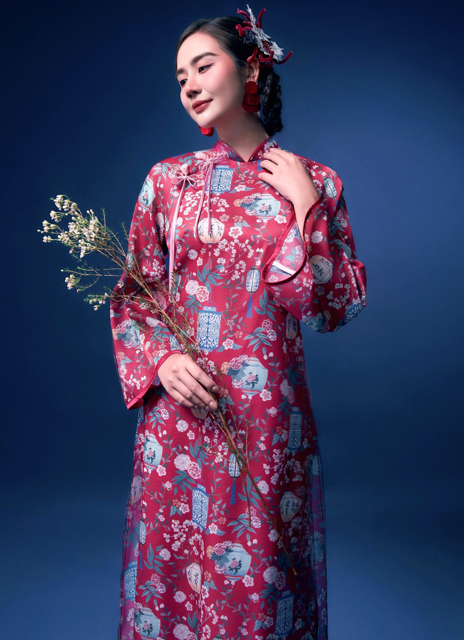 Diện &aacute;o d&agrave;i hồng pastel như Huyền Lizzie cho Tết 2026 đầy phong c&aacute;ch - Ảnh 11.