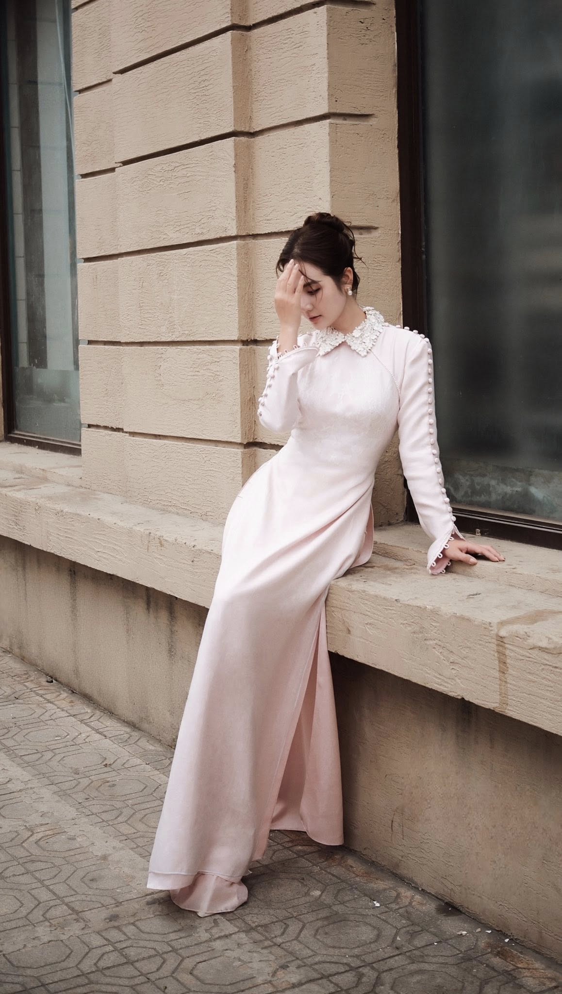 Diện &aacute;o d&agrave;i hồng pastel như Huyền Lizzie cho Tết 2026 đầy phong c&aacute;ch - Ảnh 3.