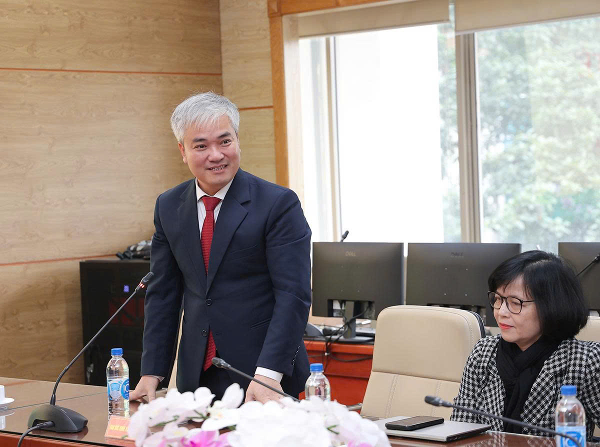 Bộ trưởng Đ&agrave;o Hồng Lan trao quyết định nhiệm lại Tổng Bi&ecirc;n tập B&aacute;o Sức khoẻ v&agrave; Đời sống, bổ nhiệm l&atilde;nh đạo Vụ Ph&aacute;p chế, Hội đồng Y khoa Quốc gia- Ảnh 6.