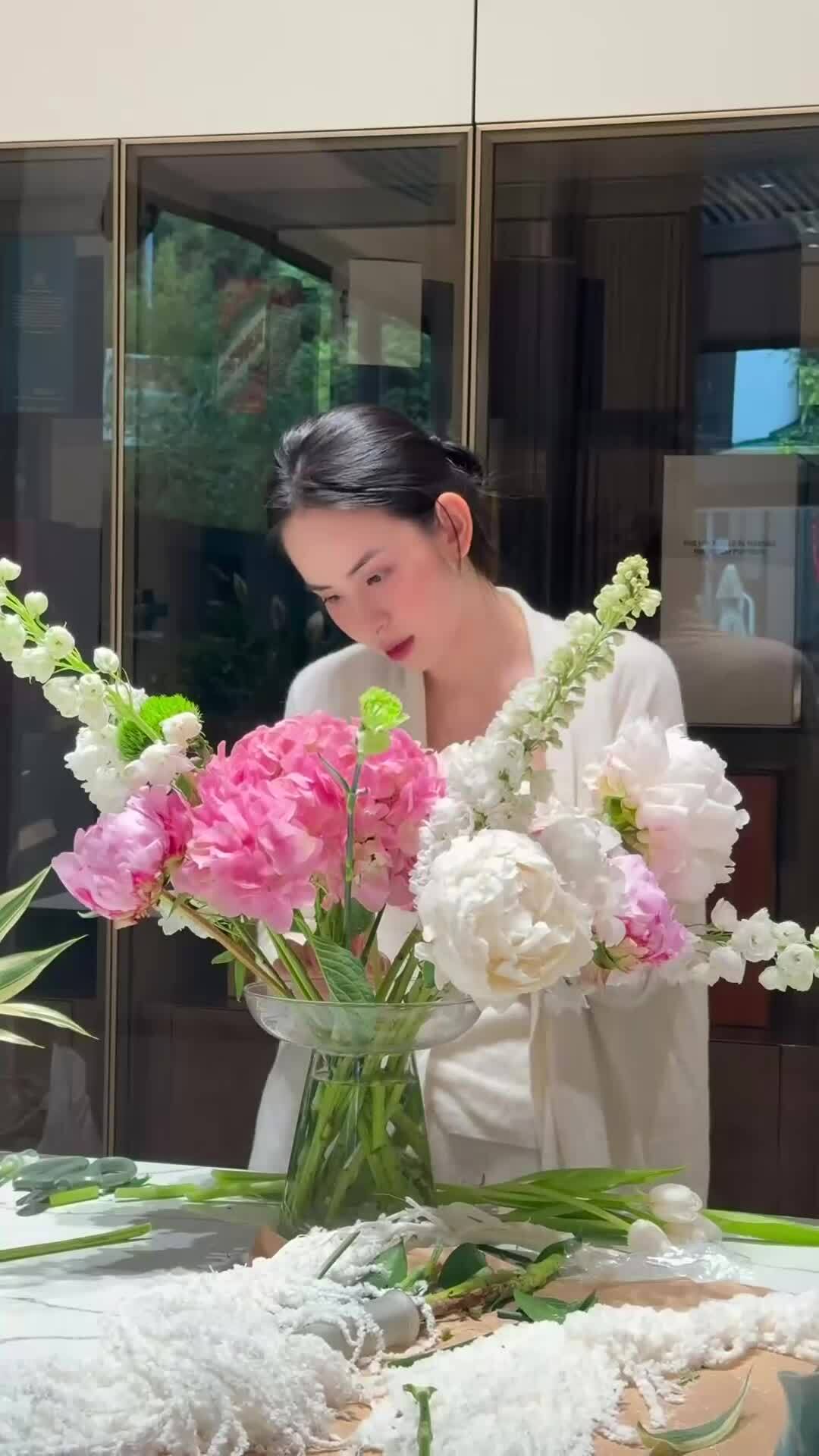 C&aacute;ch giữ hoa tươi l&acirc;u của 'n&agrave;ng d&acirc;u h&agrave;o m&ocirc;n' Hương Li&ecirc;n khiến chị em th&iacute;ch th&uacute; v&igrave; đơn giản - Ảnh 3.