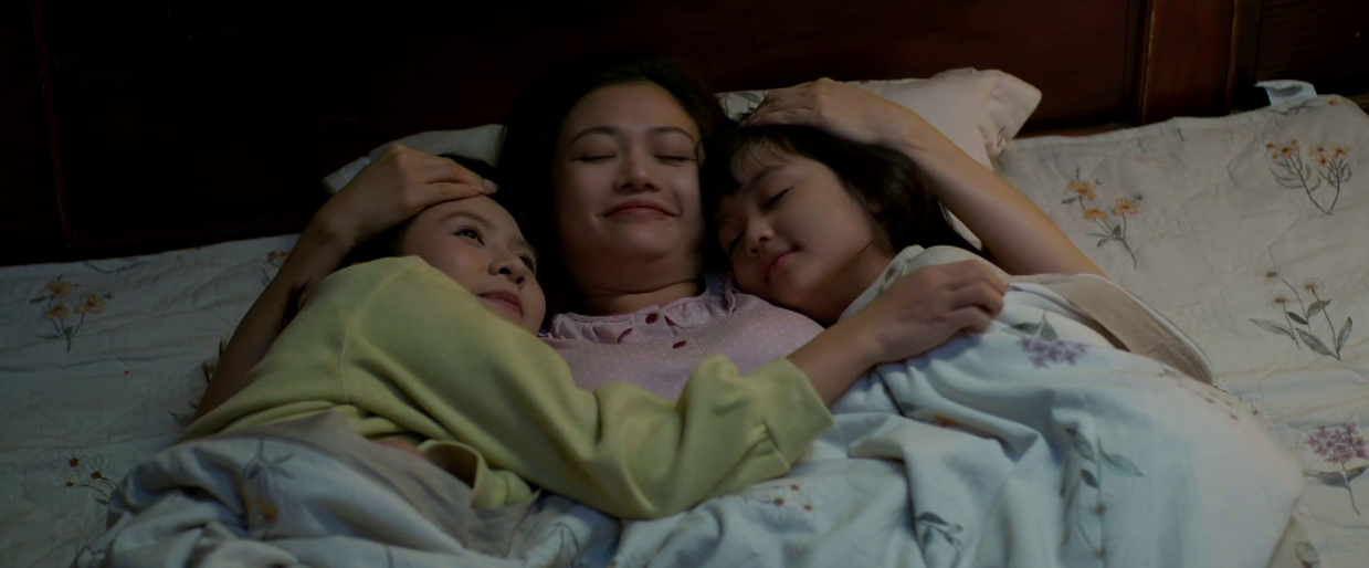 Gia đ&igrave;nh tr&aacute;i dấu - Tập 32: X&uacute;c động cảnh b&agrave; &Aacute;nh ch&iacute;nh thức coi con ri&ecirc;ng của chồng l&agrave; con m&igrave;nh - Ảnh 11.