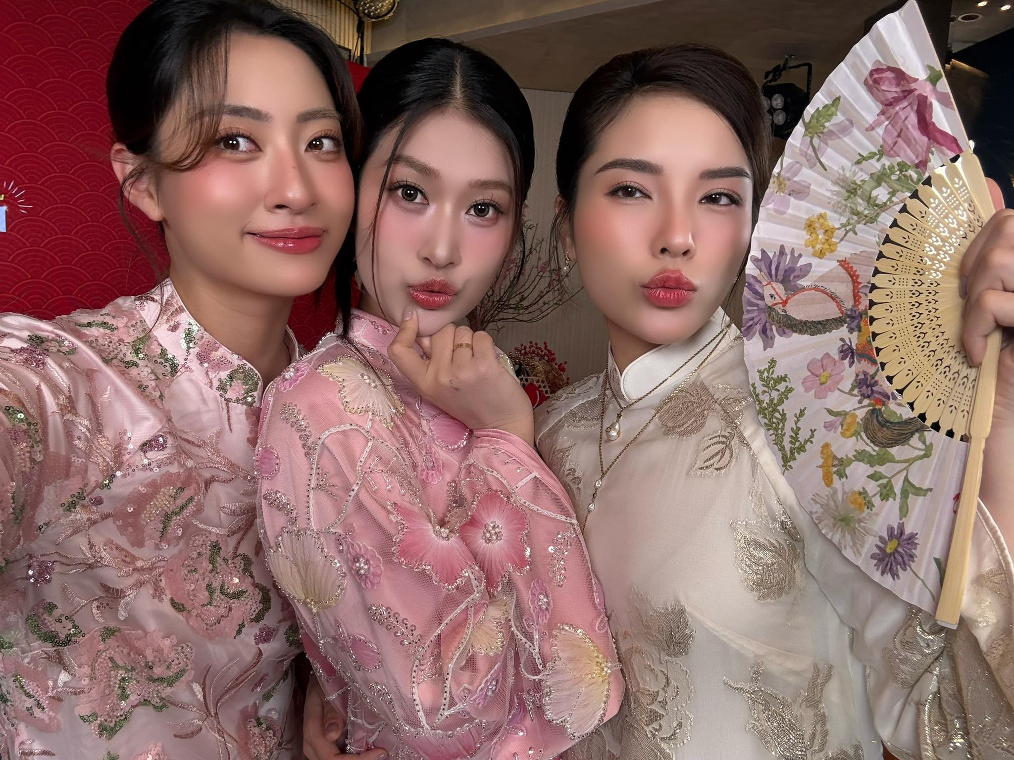 Lương th&ugrave;y Linh v&agrave; Kỳ Duy&ecirc;n x&uacute;ng x&iacute;nh &aacute;o d&agrave;i: Khoảnh khắc đẹp trong dịp cuối năm - Ảnh 1.