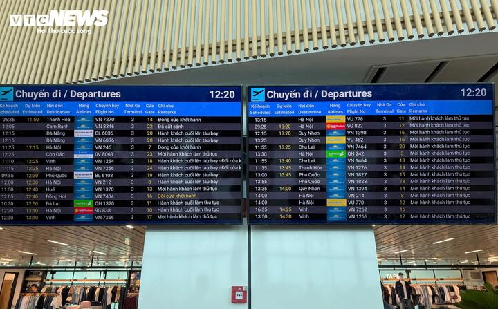 S&acirc;n bay T&acirc;n Sơn Nhất tấp nập ng&agrave;y 25 Tết, check-in thuận tiện - Ảnh 13.