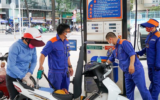 Dự báo giá xăng dầu Tết Nguyên đán 2026 có thể tăng mạnh, tác động đến người tiêu dùng