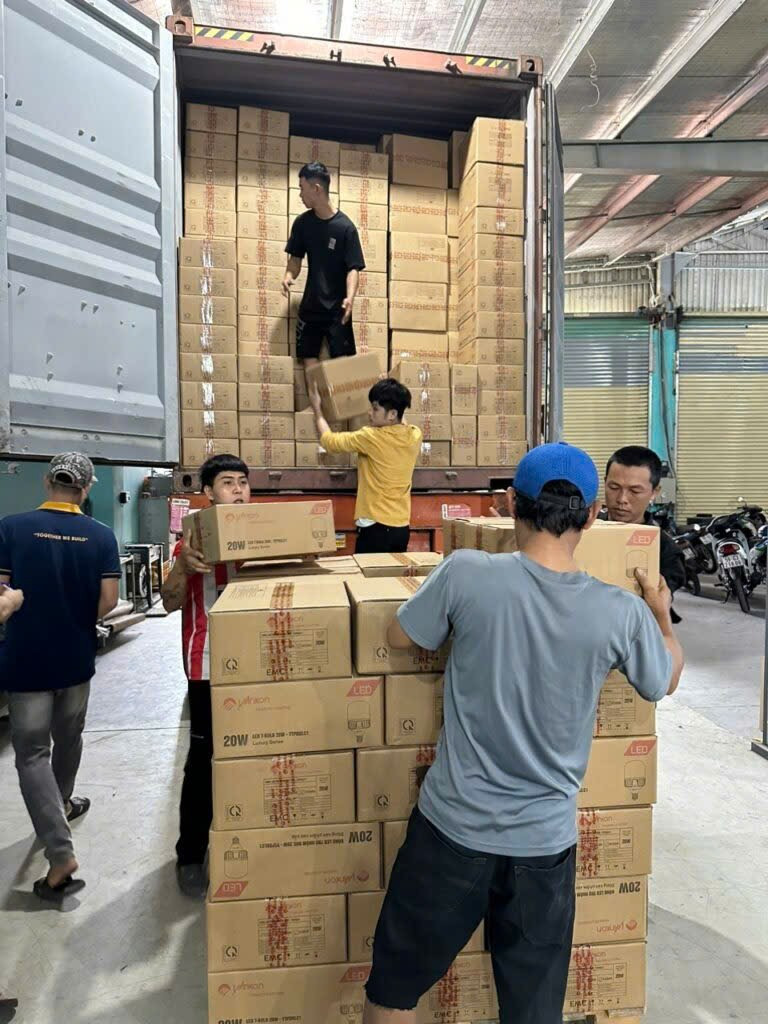 Sinh vi&ecirc;n vật v&atilde; mưu sinh dịp Tết nguy&ecirc;n đ&aacute;n - Ảnh 1.