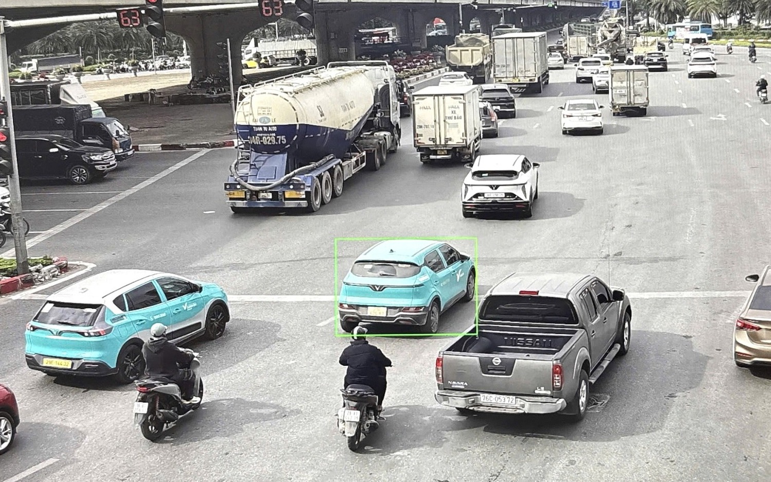 H&agrave; Nội ghi nhận 124 trường hợp vượt đ&egrave;n đỏ qua Camera AI trong 24 giờ - Ảnh 3.