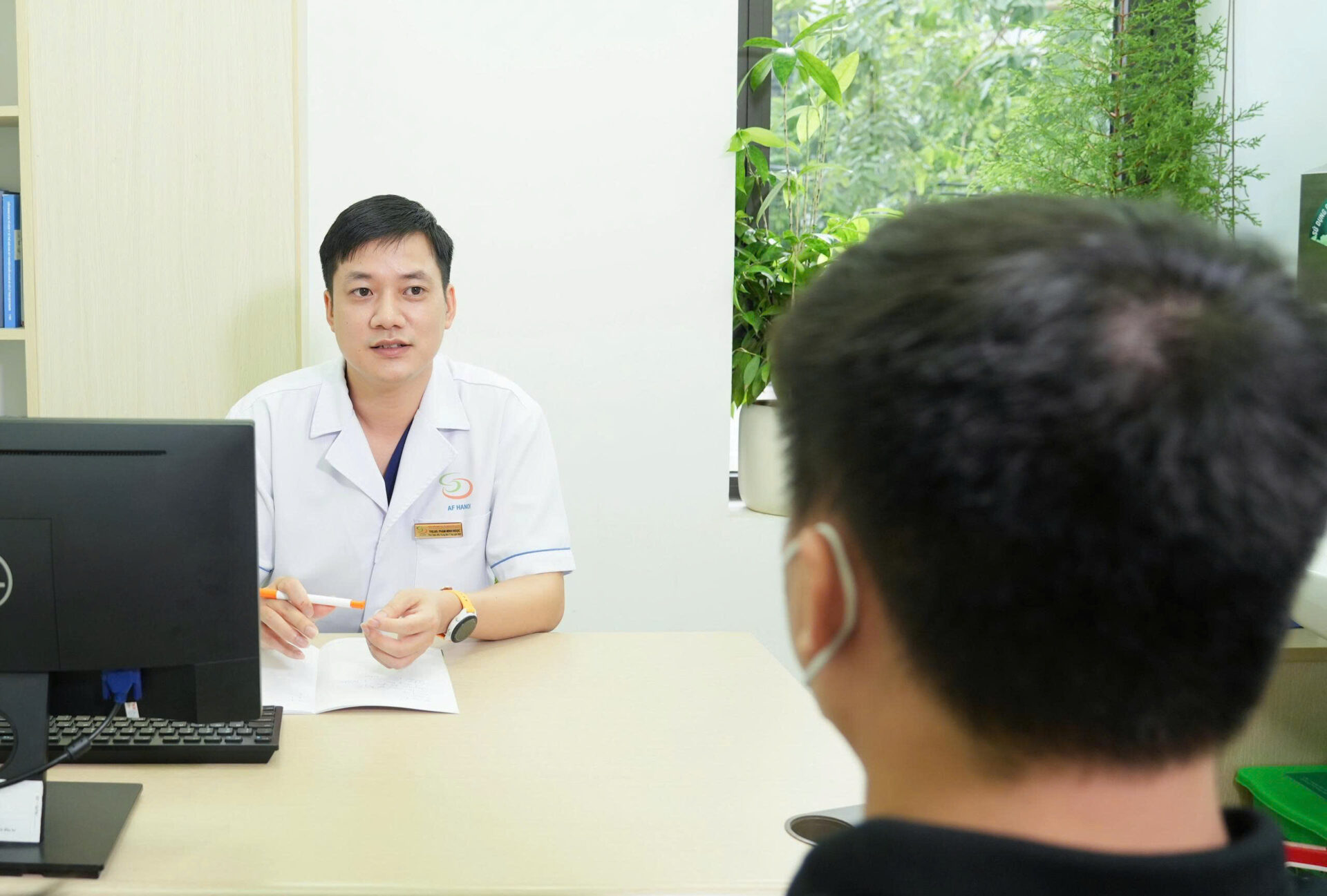 Valentine nghe b&aacute;c sĩ y học giới t&iacute;nh kể chuyện nghề: Nhiều ca dở kh&oacute;c dở cười ''...tụi em bị vậy l&agrave;&hellip; hỏng lu&ocirc;n rồi hả?'' - Ảnh 1.