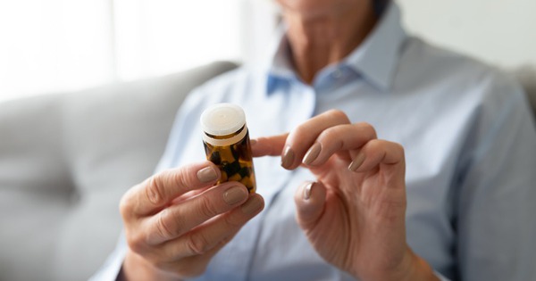 3 Rủi Ro Tiềm Ẩn Khi Vô Tình Sử Dụng Vitamin Quá Hạn Sử Dụng