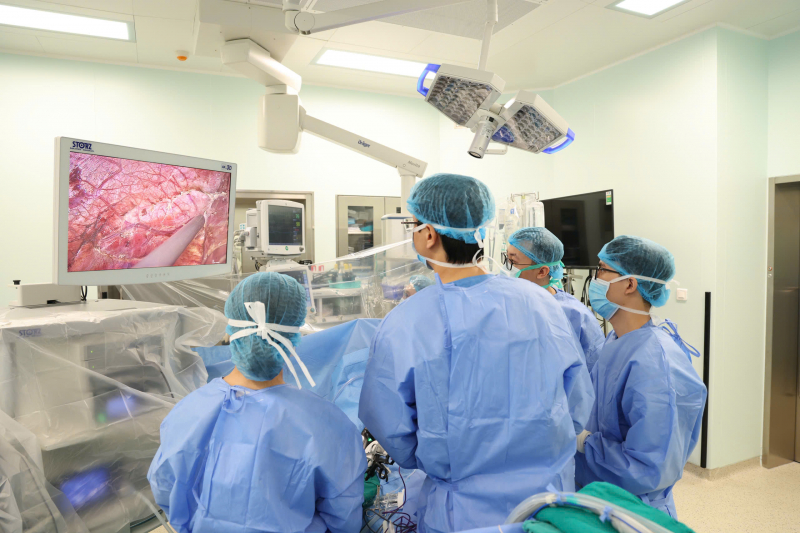 Đang về quê đón Tết, nhiều y, bác sĩ quay lại viện vì ca ghép gan - Ảnh 1. Đang về quê đón Tết, nhiều y, bác sĩ quay lại viện vì ca ghép gan - Ảnh 1.