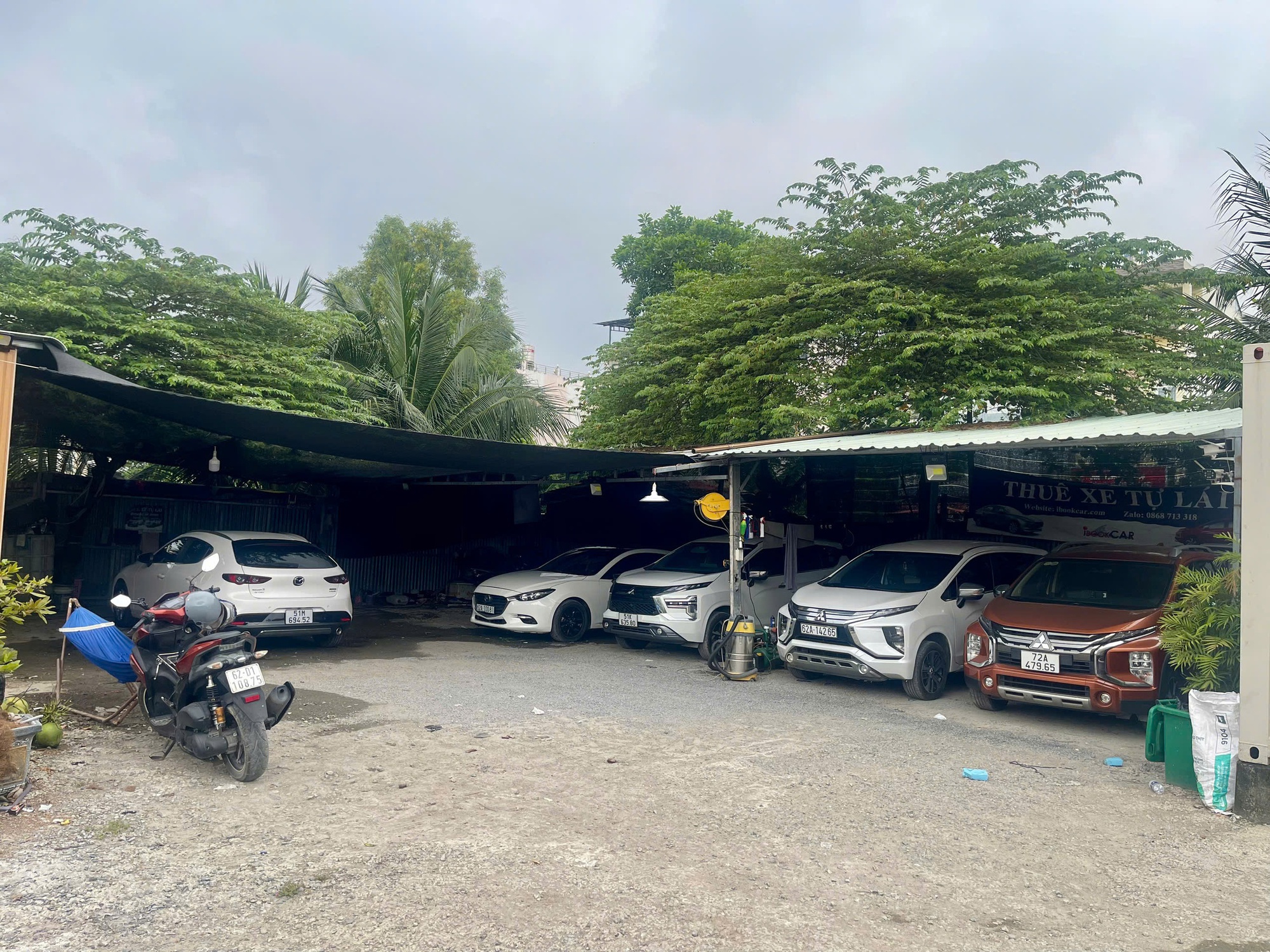 Thu&ecirc; xe tự l&aacute;i cận Tết 2026: Gi&aacute; rẻ cạn kiệt , t&igrave;m xe kh&oacute; khăn - Ảnh 1.