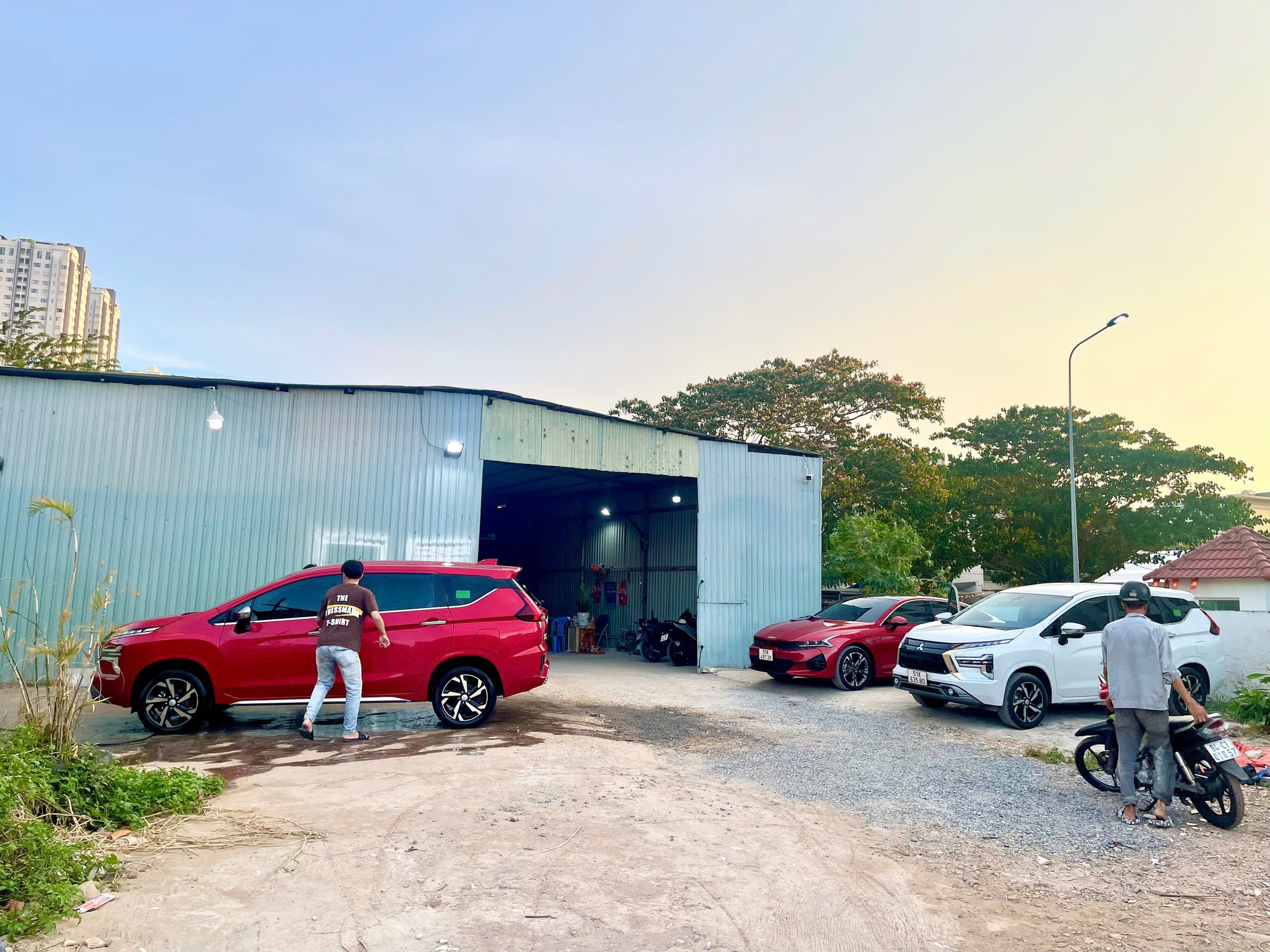 Thu&ecirc; xe tự l&aacute;i cận Tết 2026: Gi&aacute; rẻ cạn kiệt , t&igrave;m xe kh&oacute; khăn - Ảnh 2.