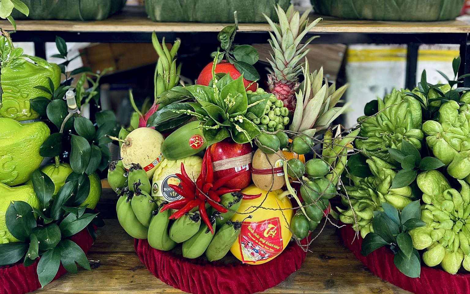 M&acirc;m ngũ quả gi&aacute; tiền triệu vẫn &ldquo;ch&aacute;y h&agrave;ng&rdquo; dịp cận Tết 2026