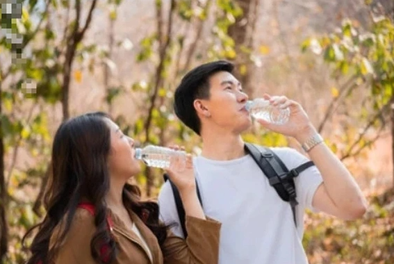 6 c&aacute;ch đơn giản gi&uacute;p bảo vệ đường ruột khi đi du lịch- Ảnh 1.