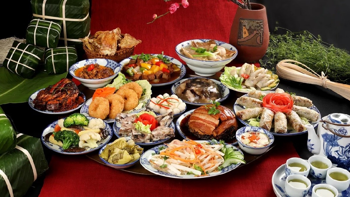 Ăn uống ng&agrave;y Tết: L&agrave;m sao để cả gia đ&igrave;nh lu&ocirc;n khỏe mạnh? - Ảnh 1.